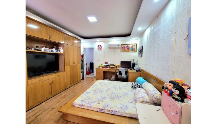 Bán Nhà KỲ ĐỒNG P.9 QUẬN 3 , 6 Tầng, 10PN ,Vừa Ở Cho Thuê 30tr. 7.2 Tỷ